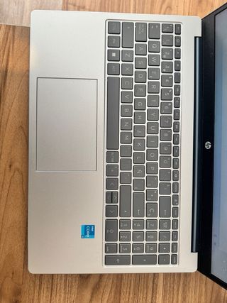 Ordenador HP gris como nuevo