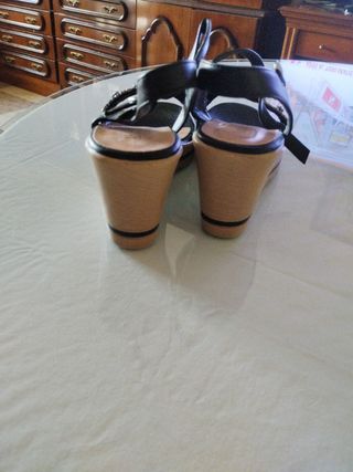 Sandalias de mujer con adornos