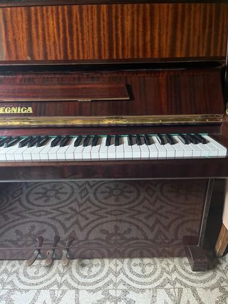 Piano Legnica