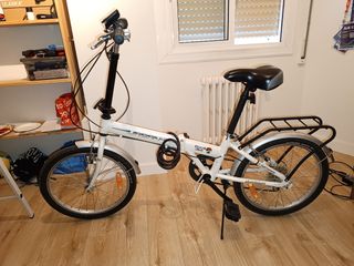 Bicicleta plegable urbana blanca