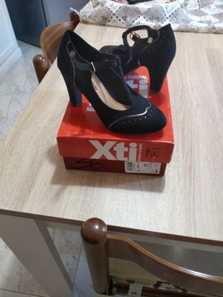 Scarpe tacco nere Xti 38