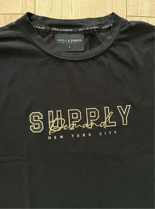 Camiseta Negra Supply & Demand