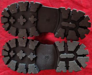 Zapatos para mujer negros con detalle dorado