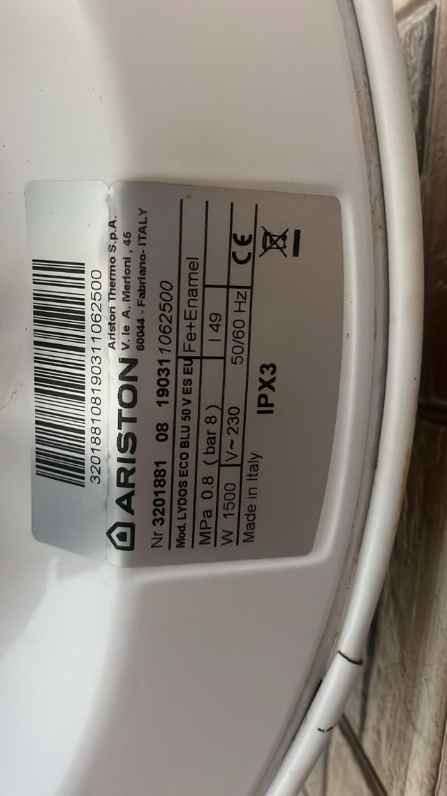 Termo eléctrico Ariston Lydos 50L por mudanza 