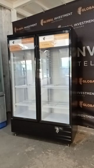 Nevera expositora de bebidas
