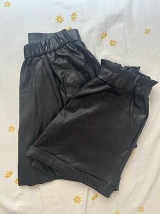 Pantalones cortos niña efecto piel