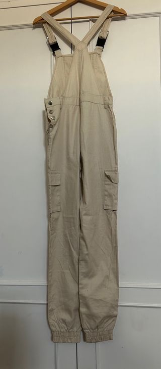 Mono largo beige con bolsillos
