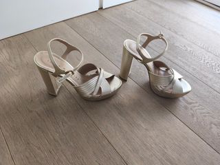 Zapatos de tacón Pedro Miralles dorados