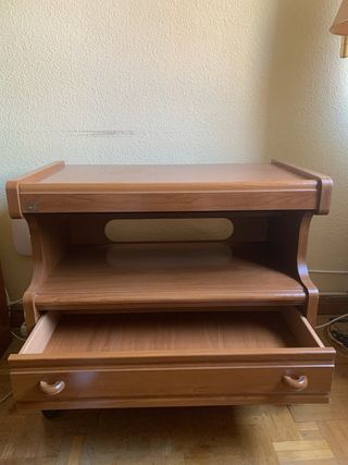 Mesa auxiliar de madera con cajón
