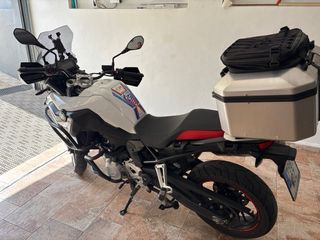 Moto BMW F750GS o cambio por scooters igualando pr