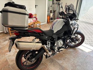 Moto BMW F750GS o cambio por scooters igualando pr