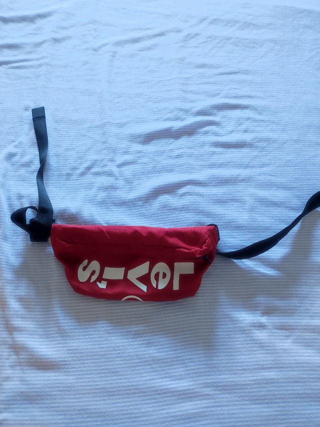 Riñonera Levi's Roja