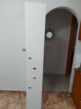Armario de baño blanco
