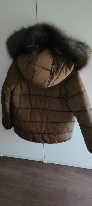 Cazadora con capucha caqui