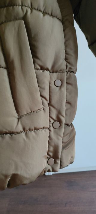 Cazadora con capucha caqui