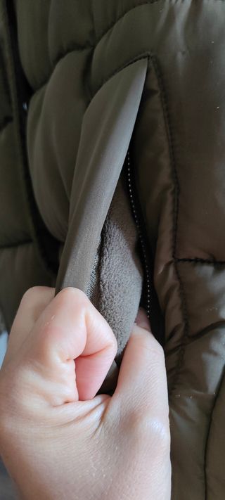 Cazadora con capucha caqui