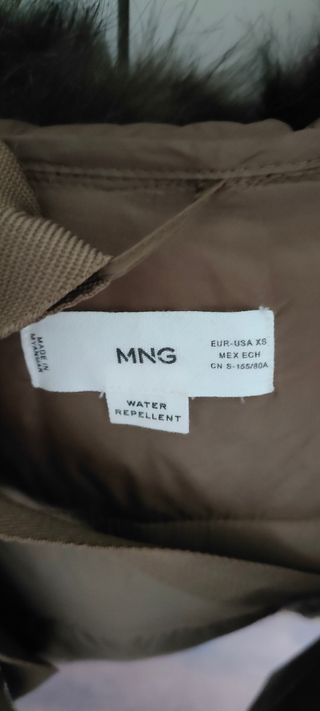 Cazadora con capucha caqui