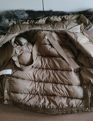 Cazadora con capucha caqui