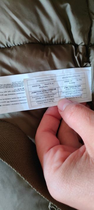 Cazadora con capucha caqui