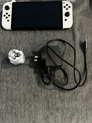 Nintendo Switch OLED bianco + accessori