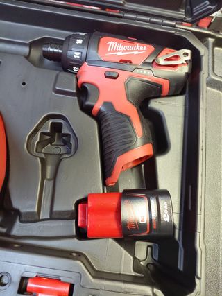 Milwaukee M12 BD-202C Taladro Atornillador