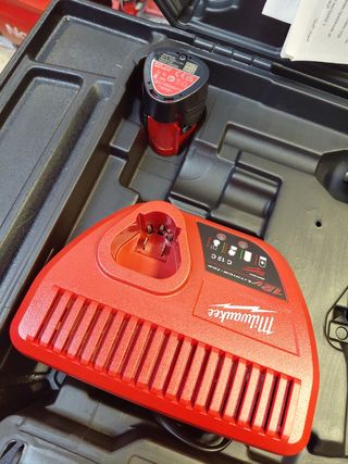 Milwaukee M12 BD-202C Taladro Atornillador