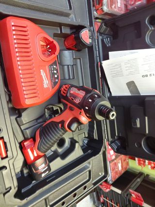 Milwaukee M12 BD-202C Taladro Atornillador