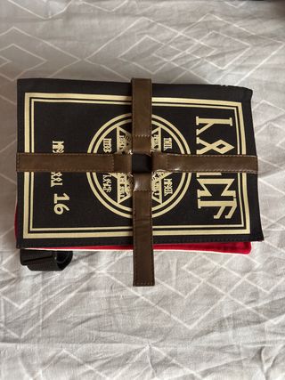 Mochila con diseño de libro