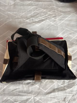 Mochila con diseño de libro