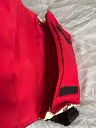 Mochila con diseño de libro