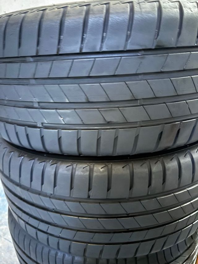Neumáticos 215 45 17 Bridgestone