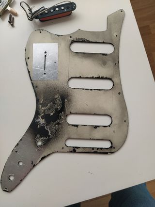 Golpeador Squier Bass VI Modificado
