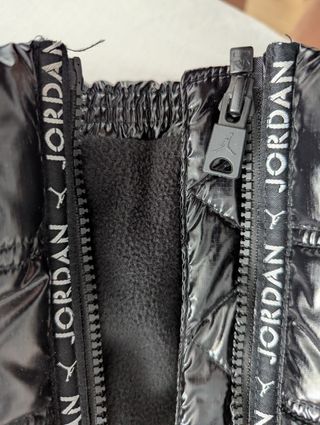 Chaleco Jordan niño negro.
Talla 132cm-147cm