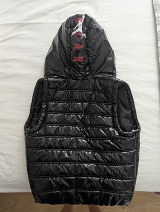 Chaleco Jordan niño negro.
Talla 132cm-147cm