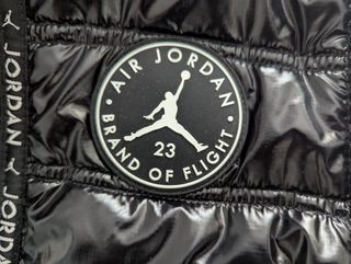 Chaleco Jordan niño negro.
Talla 132cm-147cm