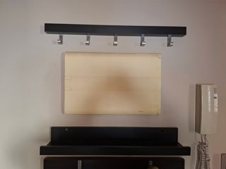 Perchero pared IKEA TJUSING 60cm y balda MOSSLANDA