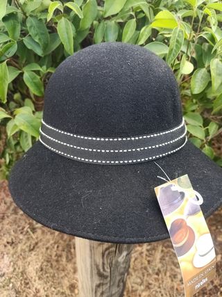SOMBRERO de LANA NEGRO para MUJER 