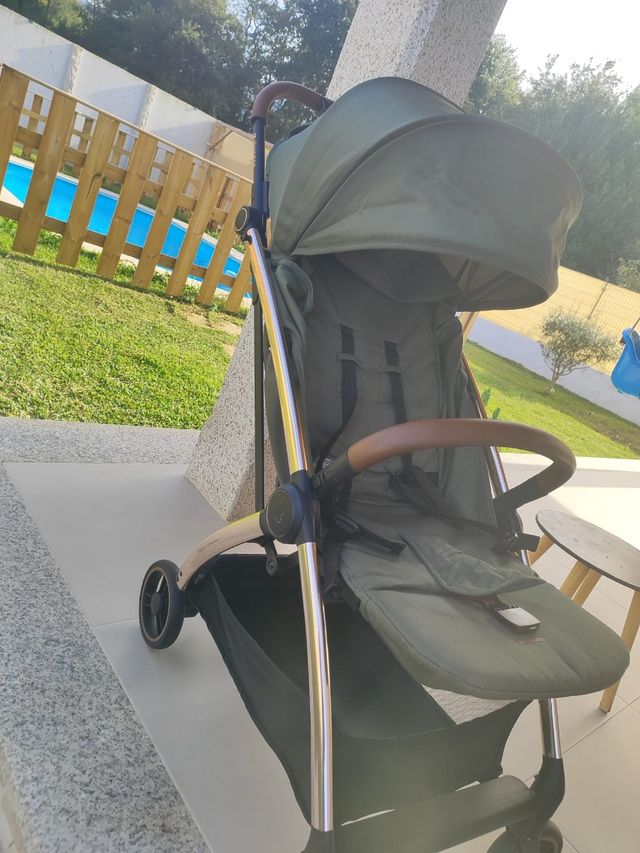 Silla de paseo ligera color verde