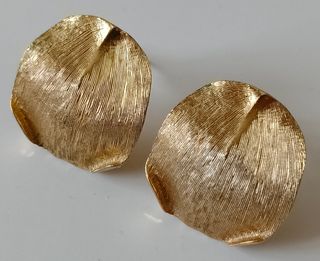 Pendientes clip vintage pétalos dorados