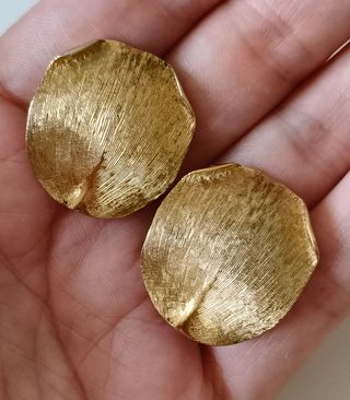 Pendientes clip vintage pétalos dorados