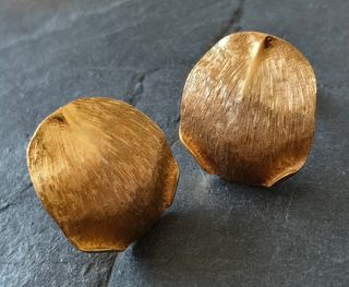 Pendientes clip vintage pétalos dorados