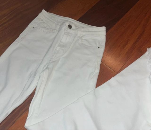 Pantalón campana blanco tiro medio