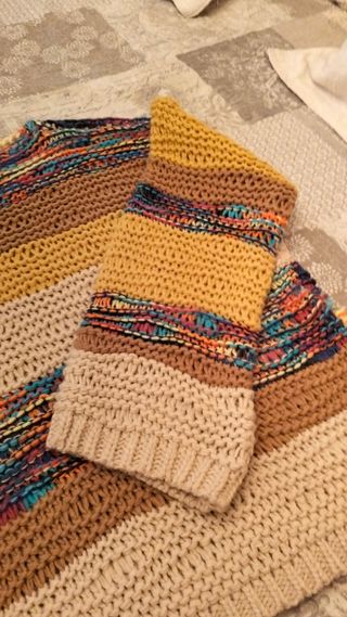 Jersey tejido a mano multicolor beige