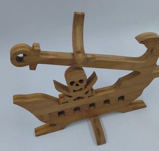 Porta bottiglie in legno a forma di nave