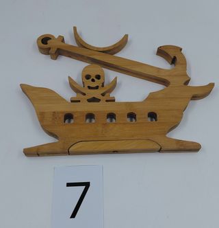 Porta bottiglie in legno a forma di nave