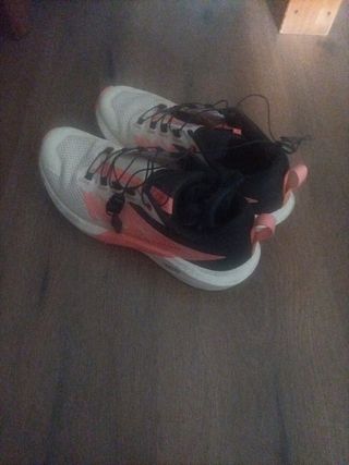 Zapatillas Salomon Blancas y Rosas