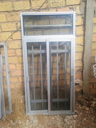 Ventana aluminio con reja