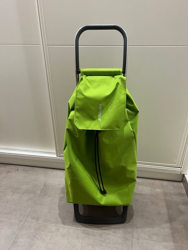 Carro de la compra verde y gris