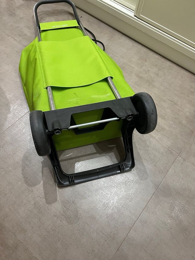 Carro de la compra verde y gris