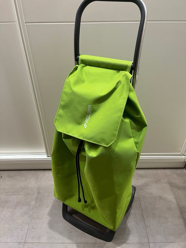 Carro de la compra verde y gris